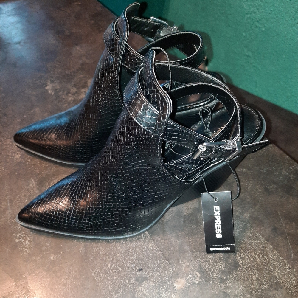 BRAND NEW EXPRESS BOOTIES!!
